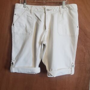 Carhartt Original Fit Bermunda White Shorts. Rolled Hem. Sz 16.